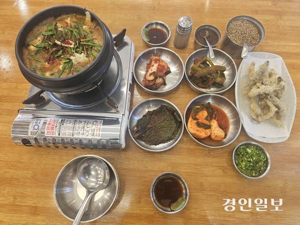 진하고 고소한 추어탕과 바삭한 추어 튀김. 2025.11.18 남양주/이종우기자 ljw@kyeongin.com