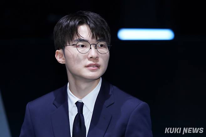 ‘페이커’ 이상혁이 18일 서울 종로구 치지직 롤파크 LCK 아레나에서 열린 기자간담회에 참석해 발언하고 있다. 유희태 기자
