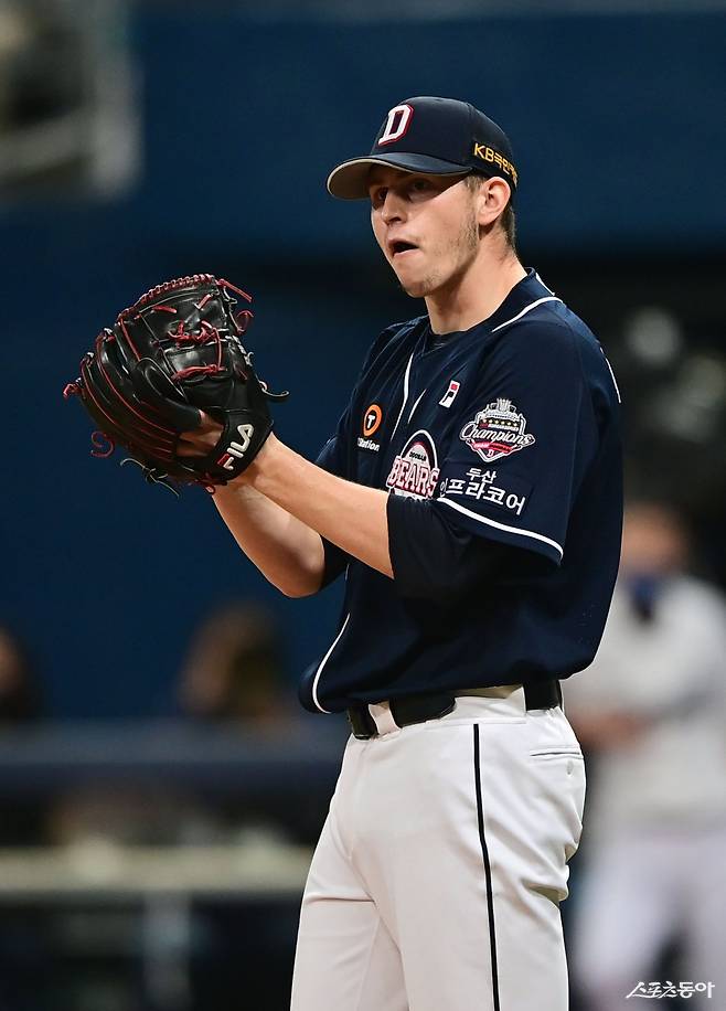 크리스 플렉센이 총액 100만 달러에 계약하며 2020년 이후 6년만에 두산 유니폼을 입게 됐다. 스포츠동아 DB