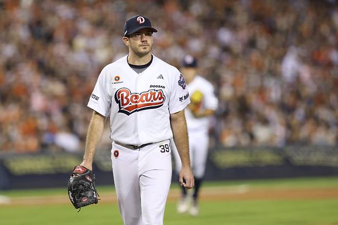 잭로그가 총액 110만 달러에 사인하며 2년 연속 두산 유니폼을 입고 뛰게 됐다. 사진제공|두산 베어스