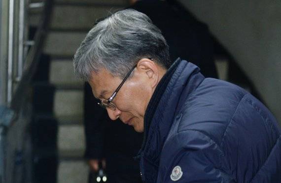 캐나다 자원개발업체 하베스트를 무리하게 인수해 수천억대 국고 손실을 끼친 혐의에 대해 무죄를 선고 받은 강영원 전 한국석유공사 사장. 뉴스1