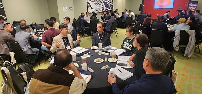 '중남미 동반자 선교 포럼' 참석자들이 16일(현지시각) 미국 캘리포니아주 부에나파크 힐튼 호텔에서 선교지에서 일어난 이단 피해와 대응 방안에 대해 토론하고 있다.