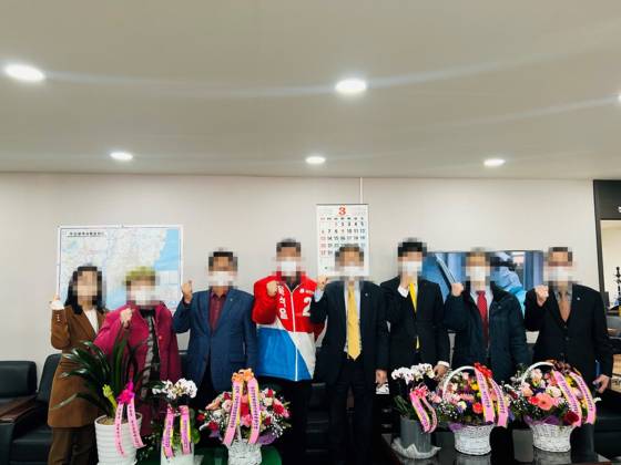 통일교 부산지부장 박모씨는 2022년 대선 당시 영남권 캠프를 돌며 한·일 해저터널 정책제안서와 윤영호 전 본부장 이름의 축하 난을 전달한 것으로 파악됐다. 독자 제공