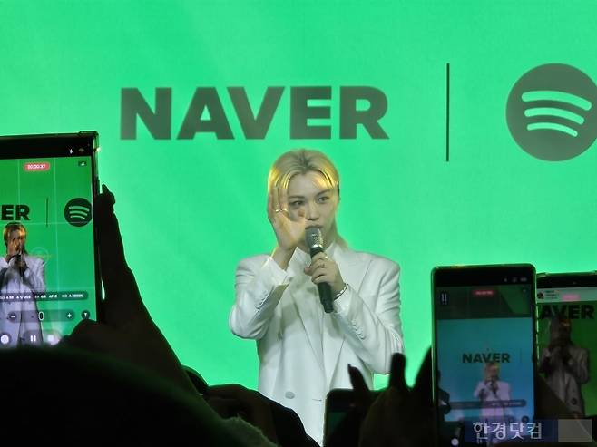 지난 22일 네이버X스포티파이 엠버서더 스트레이키즈의 필릭스가 서울 성수동 XYZ SEOUL에서 스페셜 파티를 진행하고 있다. 사진=박수빈 기자