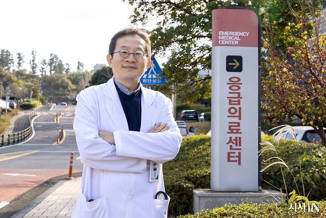 12월8일 제주시 아라일동 제주대병원 응급의료센터에서 이수훈 응급의학과 교수를 만났다. ⓒ시사IN 조남진