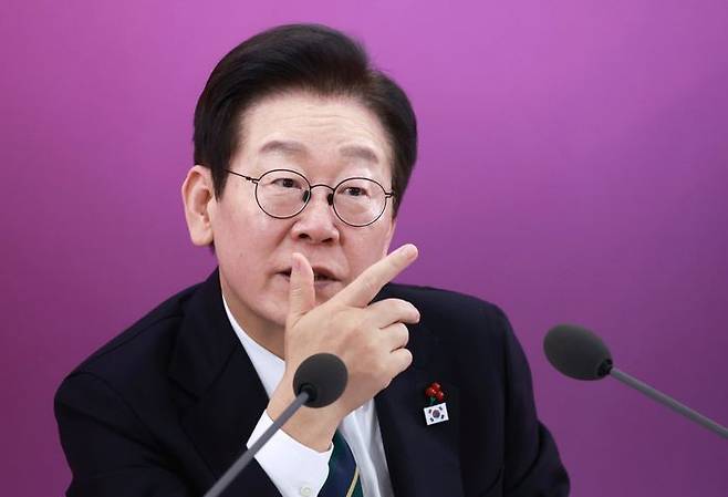 이재명 대통령이 23일 부산 동구 해양수산부 청사에서 열린 해수부 업무보고에서 발언하고 있다. ⓒ연합뉴스