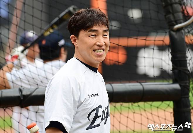 17일 오후 대전한화생명볼파크에서 열리는 '2025 신한 SOL Bank KBO 포스트시즌' 삼성 라이온즈와 한화 이글스의 플레이오프 1차전 경기에 앞서 한화 손아섭이 타격 훈련을 하고 있다. 엑스포츠뉴스 DB