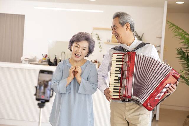 빈둥지 증후군을 극복하기 위해서 본인의 건강을 고려한 새로운 취미를 찾는 것도 좋다. 클립아트코리아