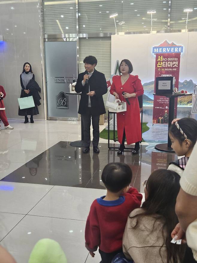 서산시 소상공인연합회가 성탄절인 12월 25일 베니키아호텔 서산 1층 로비에서 '크리스마스 프리마켓'을 개최했다.(사진=서산시 제공)