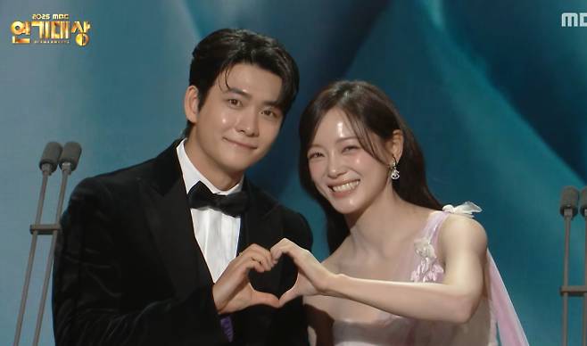 '2025 MBC 연기대상' 강태오&김세정, 베스트 커플상