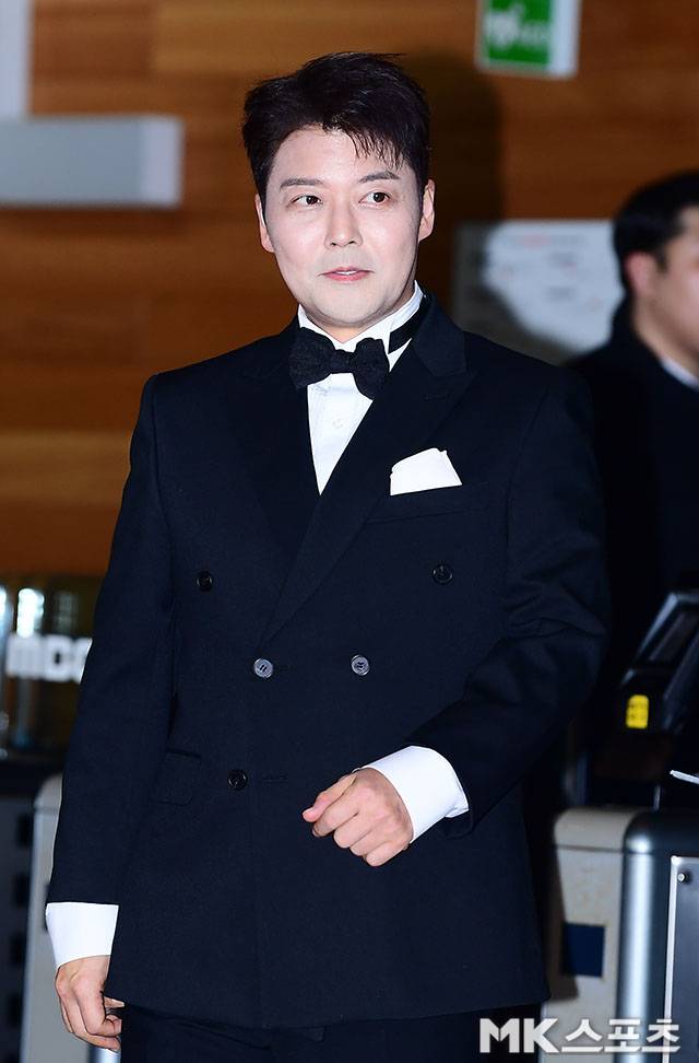 전현무가 시상식 무대에서 웃음 대신 사과를 꺼냈다. 사진=김영구 기자
