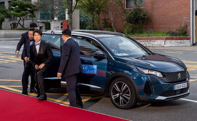 푸조 5008 의전차량에서 내리는 남도영화제 시즌2 광양 집행위원장 배우 최수종