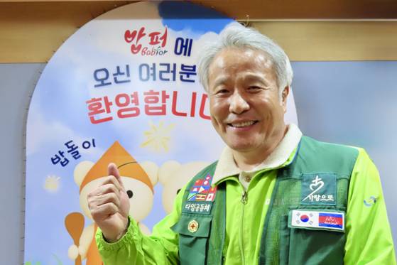 '밥퍼' 최일도 목사가 지난 19일 동대문구청을 상대로 한 행정소송 2심에서 승소한 뒤 미소 짓고 있다. 김홍준 기자