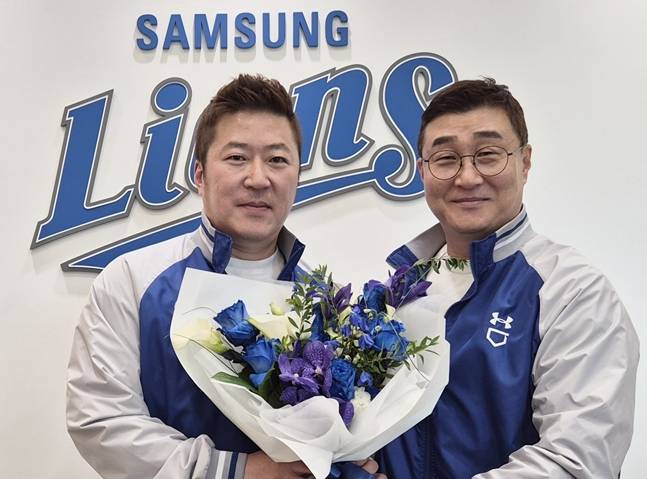 최형우(왼쪽)와 이종열 단장. /사진=삼성 라이온즈