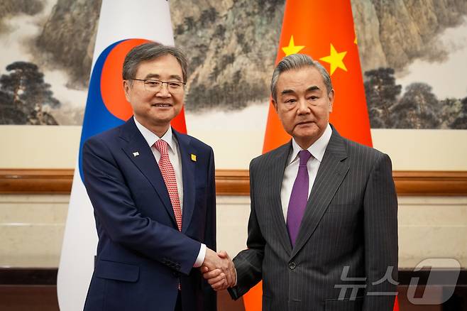 조현 외교부 장관과 왕이 중국공산당 외사판공실 주임 겸 외교부장. (외교부 제공. 재판매 및 DB금지)