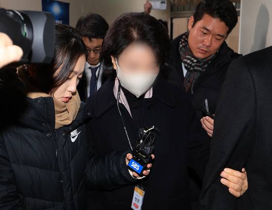 한학자 통일교 총재의 전 비서실장 정원주씨가 지난해 12월 28일 서울 서대문구 경찰청 중대범죄수사과에 출석한 모습. 뉴스1