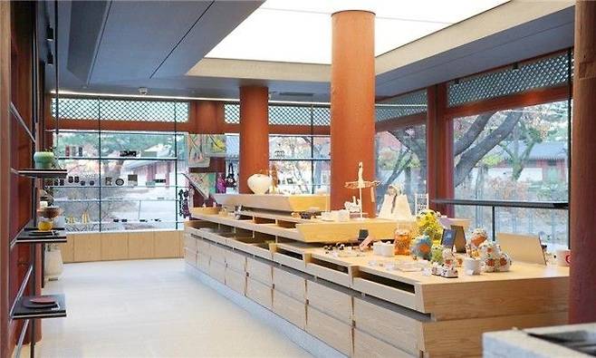 새단장한 덕수궁 문화상품 매장