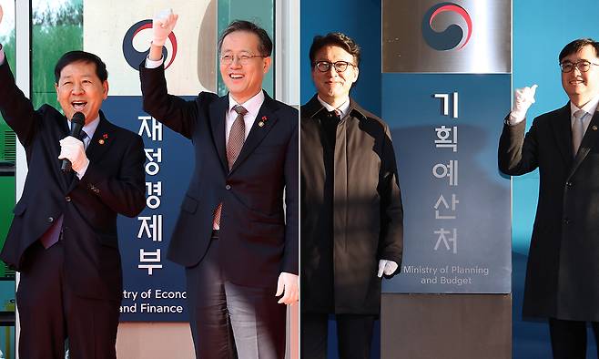 2일 정부세종청사에서 재정경제부(왼쪽 사진)와 기획예산처(오른쪽 사진) 현판 제막식이 각각 열리고 있다. 재정경제부 현판 제막식에 참석한 구윤철 부총리 겸 재정경제부 장관과 이형일 재정경제부 차관, 기획예산처 현판 제막식에 참석한 김민석 국무총리와 임기근 기획예산처 차관이 현판을 제막 후 파이팅을 외치고 있다. 연합뉴스