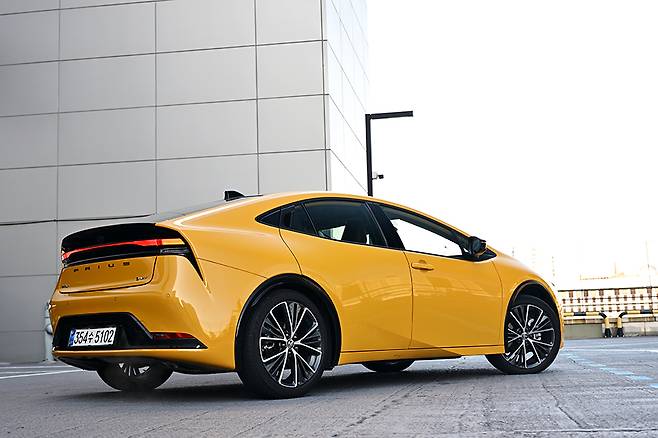 토요타 프리우스 HEV AWD. 사진: 김학수 기자