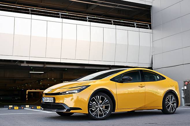 토요타 프리우스 HEV AWD. 사진: 김학수 기자