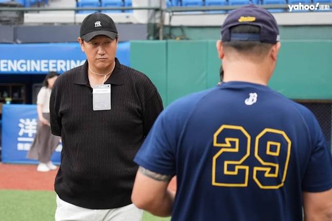 이대호(왼쪽). /사진=대만 야후스포츠 캡처