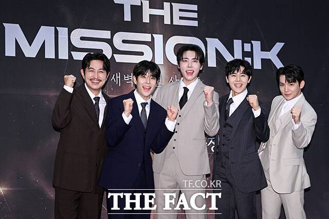 뮤지컬배우 서범석과 가수 MJ, 재윤, 김동준, 리키(왼쪽부터)가 5일 오전 서울 중구 프레스센터에서 열린 2026 뮤지컬 콘서트 ‘더 미션:K’ 기자간담회에 참석해 포즈를 취하고 있다. /서예원 기자