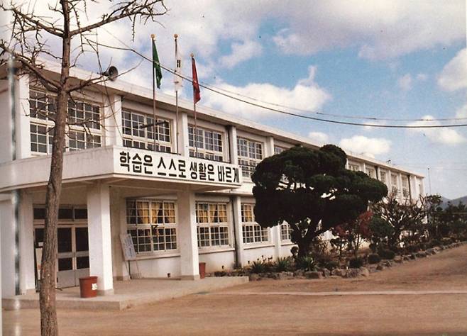 오는 4월 19일로 개교 100주년을 맞는 전남 해남 옥천초등학교와 지역을 살리기 위한 동문들의 열정이 뜨겁게 모아지고 있다. /옥천초등학교