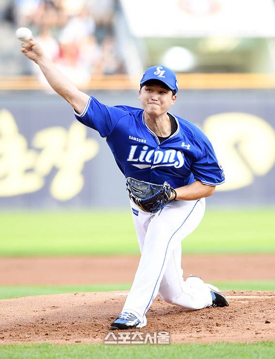 삼성 최원태가 3일 잠실구장에서 열린 2025 KBO리그 두산과의 경기에 선발 등판해 힘차게 공을 던지고 있다. 2025. 7. 3. 잠실 | 박진업 기자 upandup@sportsseoul.com