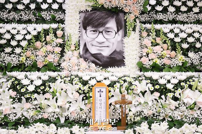 배우 고(故) 안성기의 빈소가 지난 5일 서울 서초구 서울성모병원 장례식장에 마련됐다. 사진공동취재단