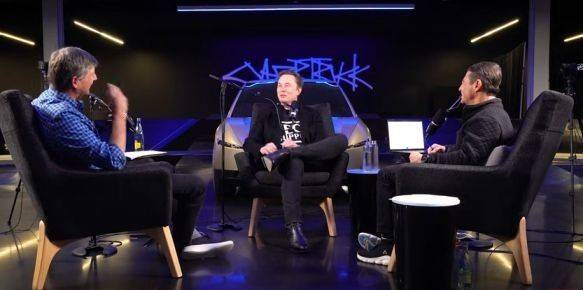 팟캐스트에서 대화를 나누는 머스크 CEO. 유튜브 캡처