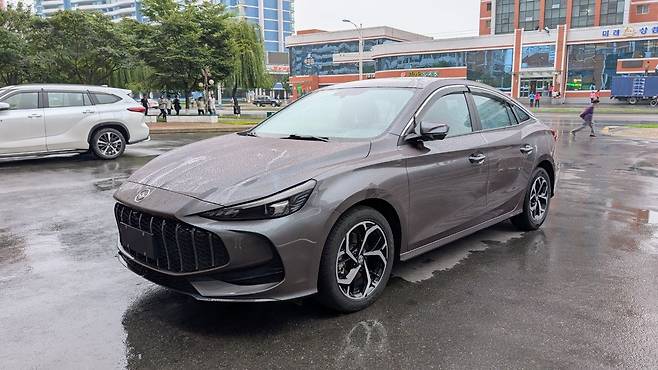 북한에서 포착된 북한 자동차 브랜드 ‘천리마’ 로고가 붙어있는 차량. 텔레그램 캡처