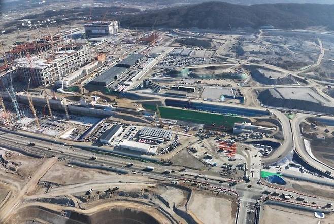 용인 처인구 원삼면 '용인 반도체클러스터 일반산업단지'에 건설이 한창인 SK하이닉스의 생산라인 전경. SK측은 지난해 2월 생산라인 착공 이후 1700억원이 넘는 지역 자원을 활용한 것으로 나타났다. SK하이닉스 제공
