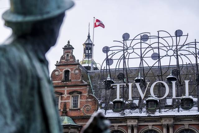 덴마크 코펜하겐의 티볼리성에 게양된 그린란드 자치령기. EPA 연합뉴스