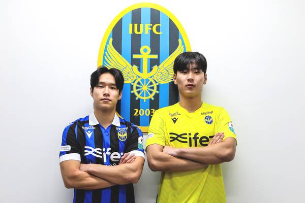 인천 유나이티드는 유소년팀 U-18 대건고 출신 (왼쪽부터) 골키퍼 왕민준과 수비수 이준섭을 신인 선수로 영입했다고 6일 밝혔다. /인천 유나이티드 제공