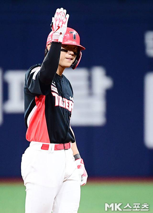 2025년 5월 7일 오후 서울 고척스카이돔에서 ‘2025 신한 SOL뱅크 KBO 리그’ KIA 타이거즈와 키움 히어로즈 경기가 열렸다. 8회초 무사 만루에서 KIA 김도영이 싹쓸이 3타점 2루타를 치고 진루하고 있다. 사진=김영구 기자