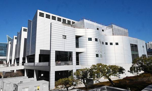 지난 9일 촬영한 부산시립미술관 전경. 김성효 선임기자