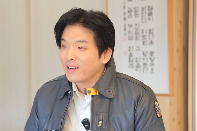 안성재 셰프가 손가락 절단 사고를 겪었다고 고백했다. 유튜브 채널 '셰프 안성재' 영상 캡처