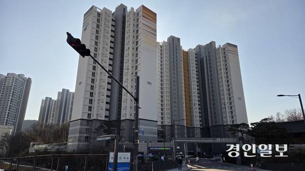 하남 감일신도시 10년 공공임대주택 중 2번째 감정평가 결과가 나온 감일스윗시티 1단지 전경. 감정평가 결과에 대한 반발은 크지 않지만 2차 감정평가를 신청할 예정이다. 2026.1.12 하남/문성호기자 moon23@kyeongin.com