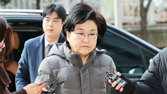 이혜훈 초대 기획예산처 장관 후보자가 9일 서울 중구 예금보험공사에 마련된 인사청문회 준비 사무실로 출근하며 취재진의 질문을 받고 있다. 뉴스1