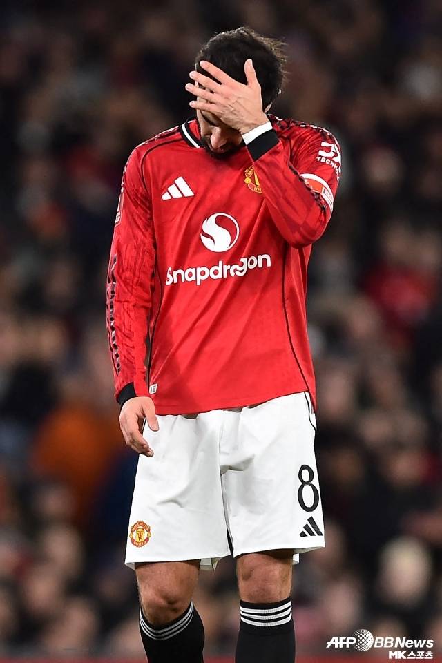 맨유 에이스 페르난데스는 FA컵 탈락 후 좌절했다. 사진=AFPBBNews=News1
