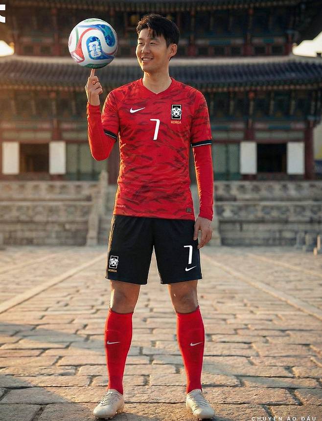 손흥민이 한국 축구대표팀 새 유니폼을 입은 가상의 모습. /사진=푸티 헤드라인스 갈무리