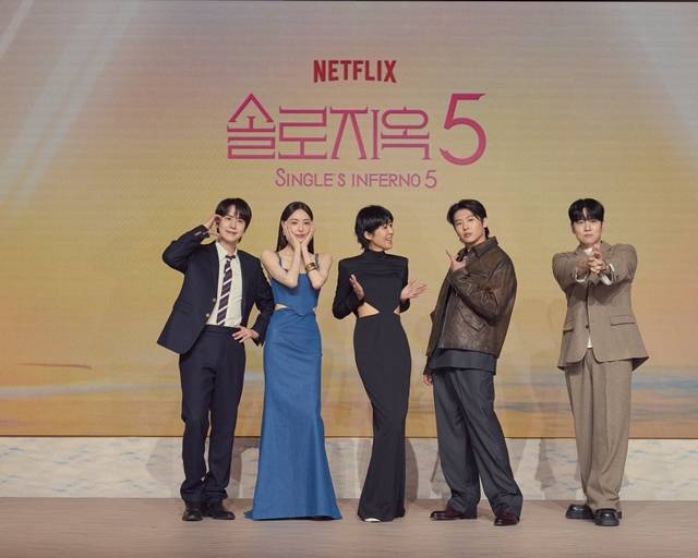 가수 규현, 배우 이다희, 방송인 홍진경 덱스, 가수 한해(왼쪽부터)가 넷플릭스 새 예능 '솔로지옥5'에서 차진 리액션으로 재미를 끌어올릴 예정이다. /넷플릭스