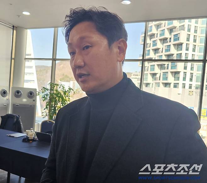 인터뷰에 임한 이대호. 김영록 기자