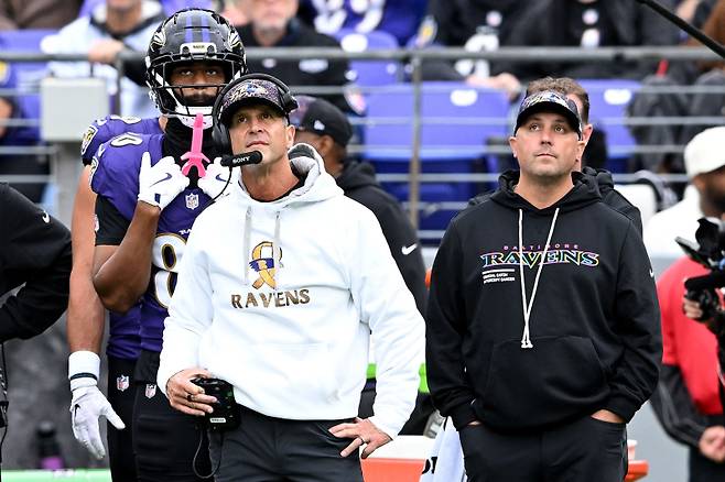 <yonhap photo-1446=""> BALTIMORE, MARYLAND - OCTOBER 12: Head coach John Harbaugh of the Baltimore Ravens looks on during the third quarter against the Los Angeles Rams in the game at M&T Bank Stadium on October 12, 2025 in Baltimore, Maryland. Greg Fiume/Getty Images/AFP (Photo by Greg Fiume / GETTY IMAGES NORTH AMERICA / Getty Images via AFP)/2025-10-13 05:07:28/ <저작권자 ⓒ 1980~2025 ㈜연합뉴스. 무단 전재 재배포 금지, AI 학습 및 활용 금지></yonhap>