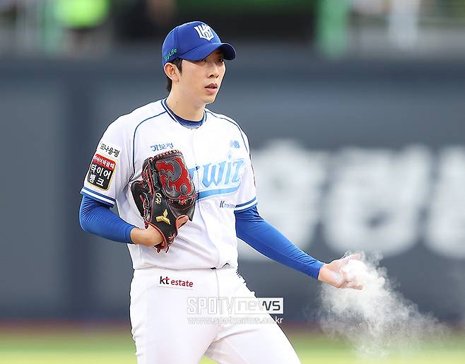 ▲ 오원석 또한 지난해 1억4000만 원에서 64.3% 오른 2억3000만 원에 계약했다. 오원석은 시즌 25경기에서 132⅓이닝을 던지며 11승8패 평균자책점 3.67로 활약했다. ⓒ곽혜미 기자