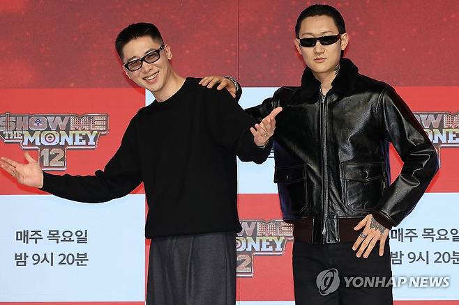 포즈 취하는 허키 시바세키-제이통 (서울=연합뉴스) 류효림 기자 = 래퍼 허키 시바세키(왼쪽)와 제이통이 15일 서울 강남구 엘리에나 호텔에서 열린 Mnet '쇼미더머니 12' 제작발표회에서 포즈를 취하고 있다. 2026.1.15 ryousanta@yna.co.kr