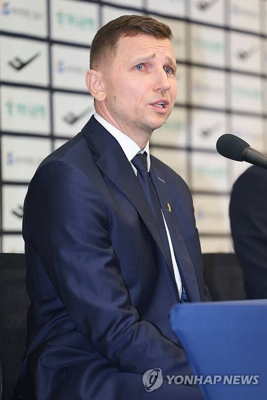 니콜라이스 마줄스 감독. ⓒ연합뉴스