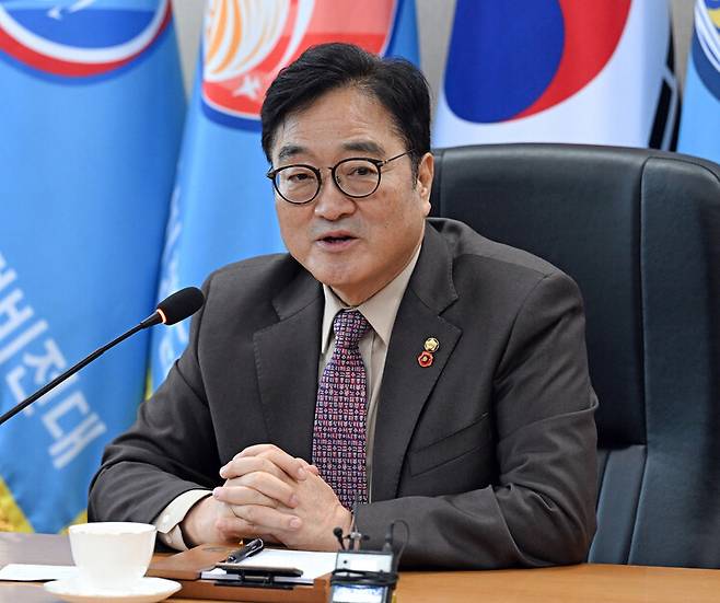 우원식 국회의장이 14일 강원도 원주시 제8전투비행단을 위로 방문, 간담회에서 인사말하고 있다. 국회사진기자단