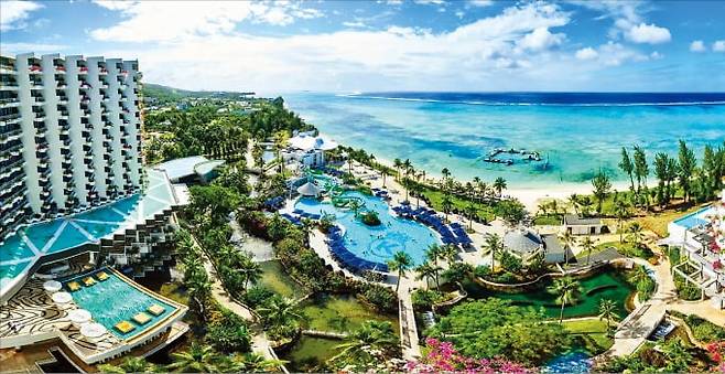 올 인클루시브 여행객이 몰리는 켄싱턴호텔 사이판. /이랜드 제공