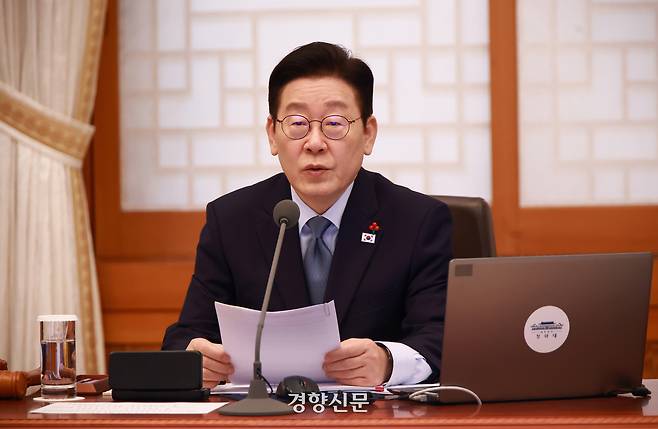 이재명 대통령이 지난 15일 청와대 세종홀에서 수석보좌관회의를 주재하고 있다. 김창길 기자